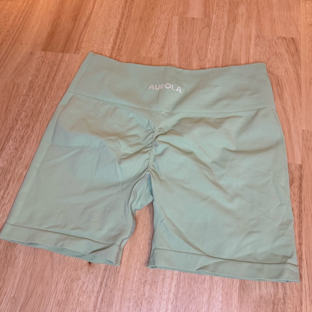 Aurola Shorts